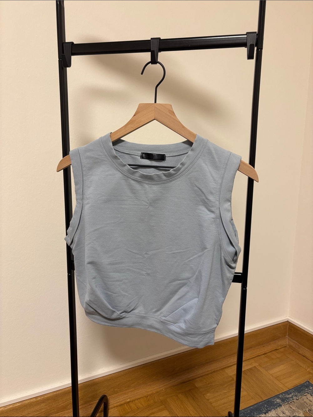 Arrive Guide Cropped Tank - Picture 2 of 5